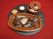 "Kutschaboplatte" - Lammkarree, Kalbsmedaillon und Straußensteak - Rezept