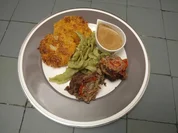 Rinderröllekes und Spätzle vom Brett mit knusprigem goldenem Kohlrabi - Rezept