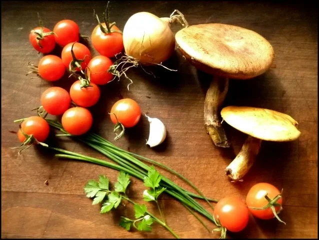 Petersilien-Nocken,  panierte Hexen und Pilz-Rahmsoße mit Kirschtomaten - Rezept - Bild Nr. 6