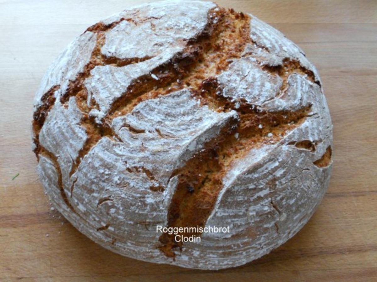 Roggenmischbrot sehr gut zum Freibacken ohne Form - Rezept mit Bild ...