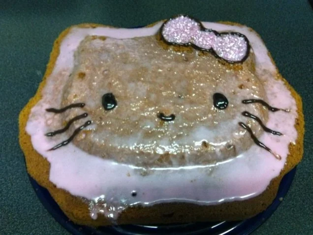 Rezept: Hello Kitty Kuchen Bild Nr. 3 Hello Kitty Kuchen - Rezept - Bild Nr. 3