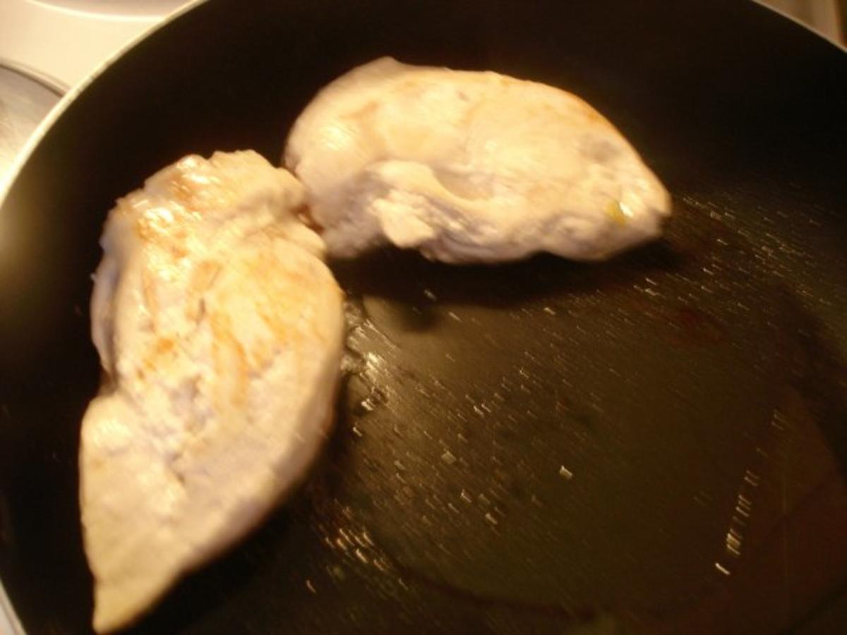 Gefülltes Hähnchenbrustfilet mit Möhren-Sellerie-Kartoffelstampf und Rotkohlsalat - Rezept - Bild Nr. 7