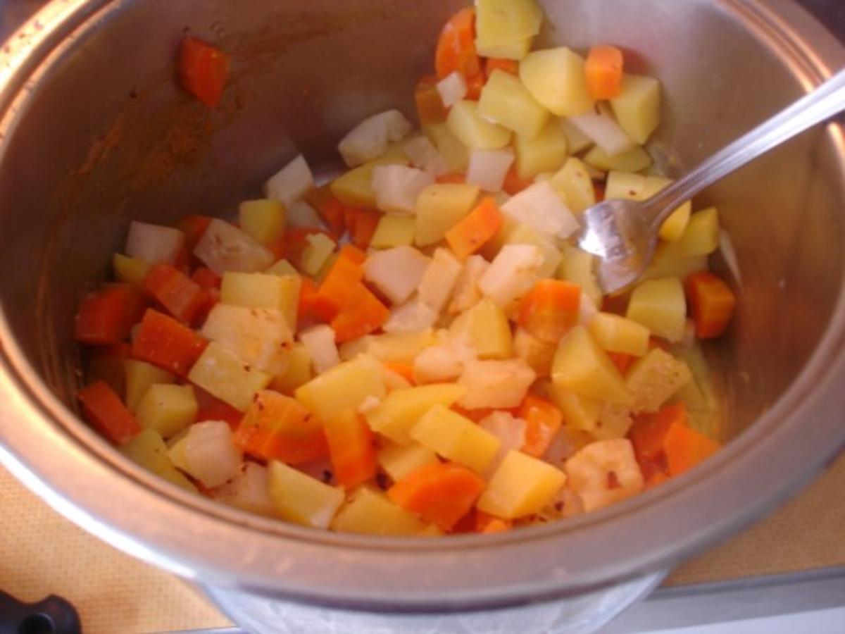 Gefülltes Hähnchenbrustfilet mit Möhren-Sellerie-Kartoffelstampf und Rotkohlsalat - Rezept - Bild Nr. 10