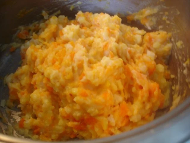 Gefülltes Hähnchenbrustfilet mit Möhren-Sellerie-Kartoffelstampf und Rotkohlsalat - Rezept - Bild Nr. 11