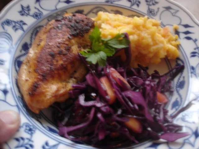 Gefülltes Hähnchenbrustfilet mit Möhren-Sellerie-Kartoffelstampf und Rotkohlsalat - Rezept - Bild Nr. 16