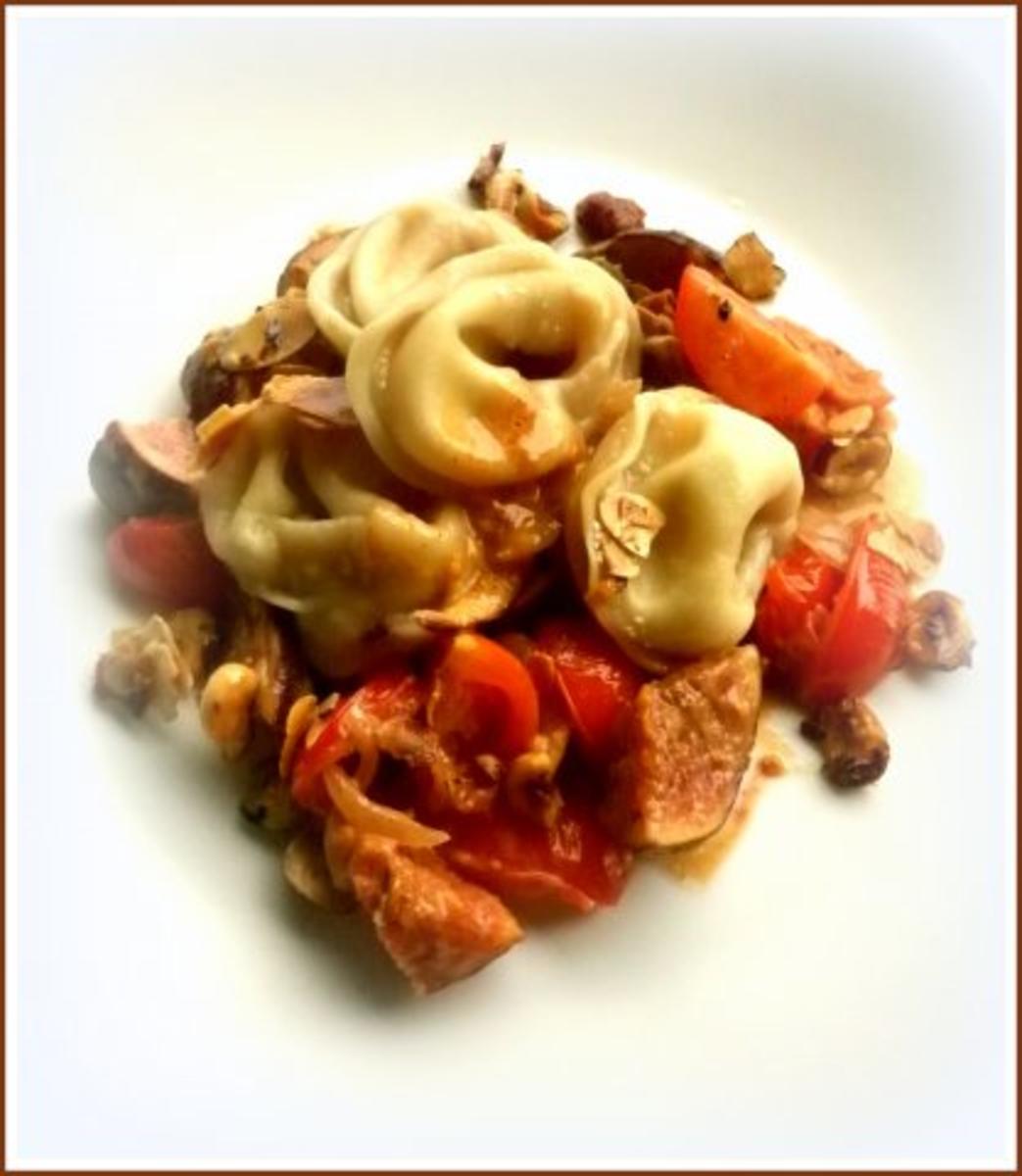 Tortellini mit Ziegenfrischkäse-Füllung und Feigen-Tomaten-Ragout - Rezept