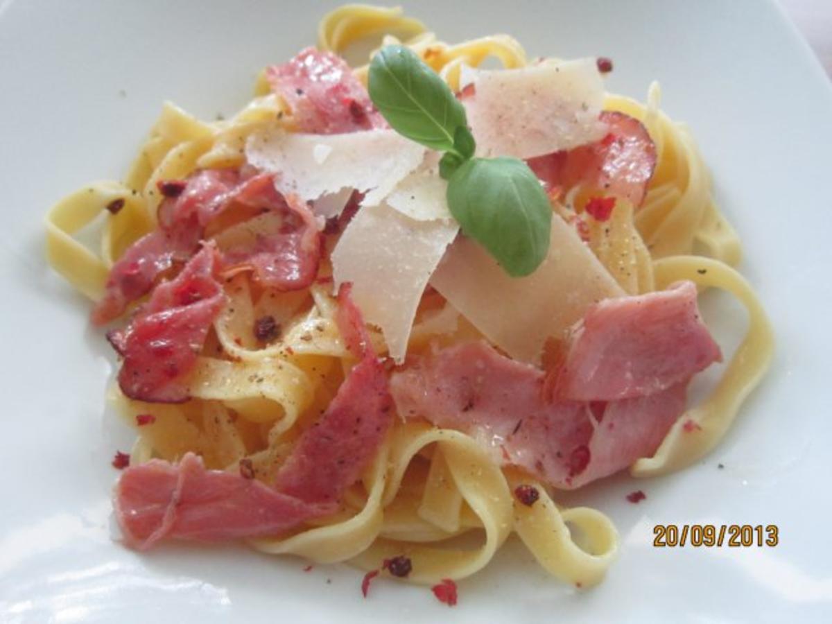 Bilder für Tagliatelle mit Parma-Pfeffer-Butter - Rezept