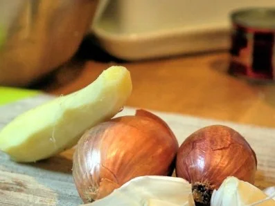 Hähnchen in fruchtiger Tomate mit Kartoffelwedges - Rezept - Bild Nr. 2