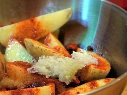 Hähnchen in fruchtiger Tomate mit Kartoffelwedges - Rezept - Bild Nr. 8