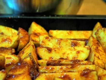 Hähnchen in fruchtiger Tomate mit Kartoffelwedges - Rezept - Bild Nr. 9