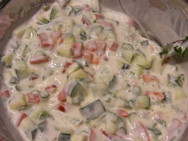 Raita mit Gurke, Tomate und Minze - Rezept