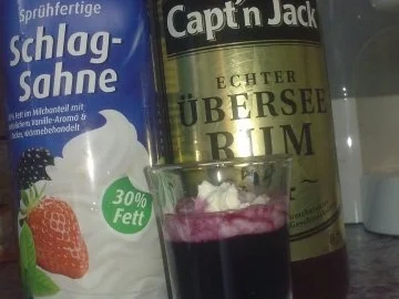 Rezept: Holderschnaps-Sirup ratz-fatz schmackofatz Bild Nr. 2 Holderschnaps-Sirup ratz-fatz schmackofatz - Rezept - Bild Nr. 2