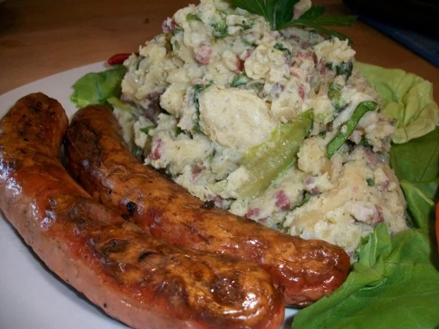 Roher Endiviensalat in Stampfkartoffen mit Speck und Zwiebeln..... - Rezept