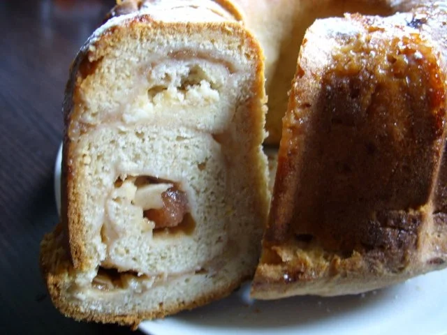 Rezept: Gugelhupf mit Apfelfüllung Gugelhupf mit Apfelfüllung - Rezept