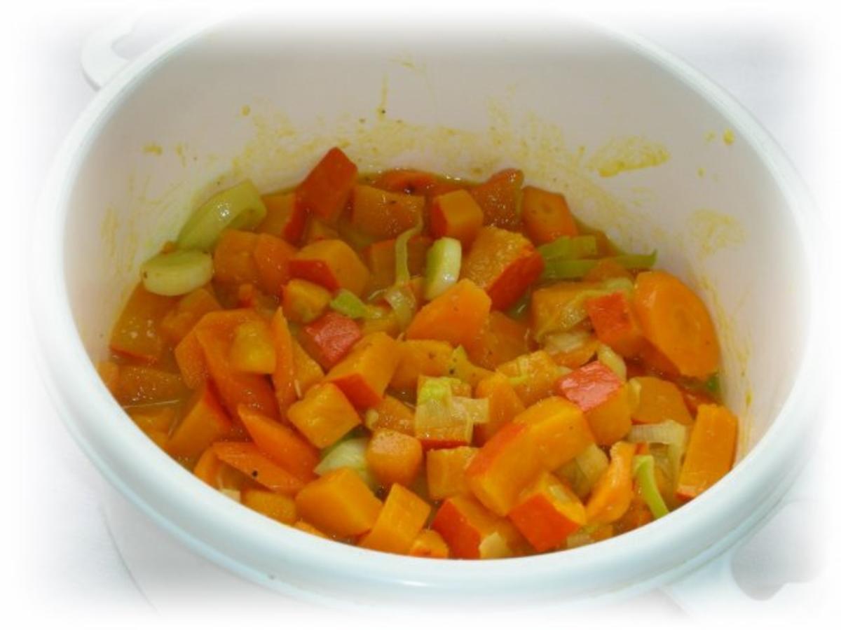 Herbstlicher Kürbissalat mit Obst und Hühnerfleisch - Rezept - Bild Nr. 7