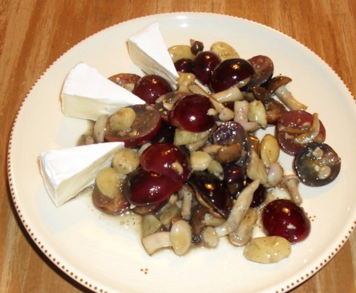 Traubensalat ... mit Buchenholz-Champignons - Rezept mit Bild - kochbar.de