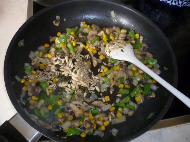 Vegetarisches - Gefüllter Hokkaido-Kürbis aus dem Ofen - Rezept - Bild Nr. 2