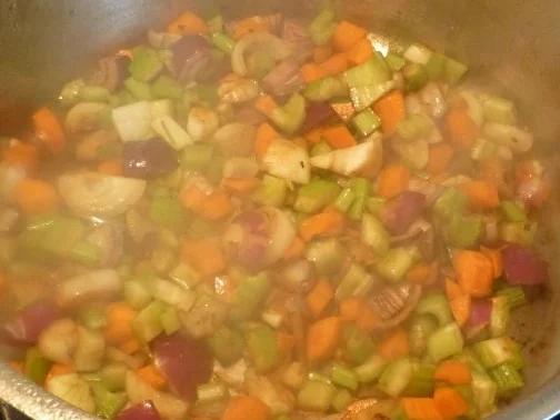 Geschmorte Spanferkelbäckchen mit Gewürzbirnen und Paprika - Rezept - Bild Nr. 3