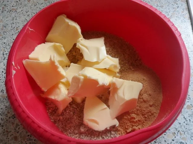 Dessert: Birnen-Zwetschgen-Crumble mit Cranberries und Chilischokolade - Rezept - Bild Nr. 8