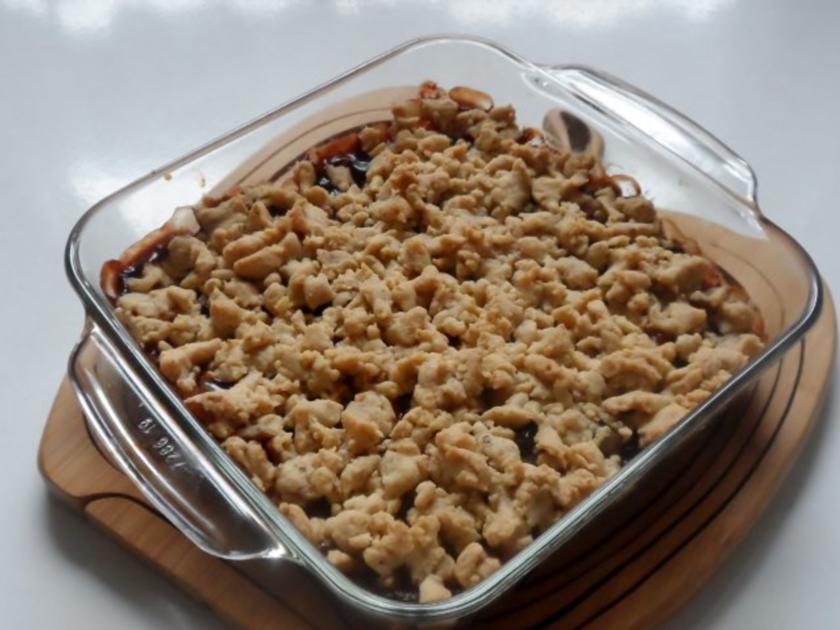 Dessert: Birnen-Zwetschgen-Crumble mit Cranberries und Chilischokolade ...