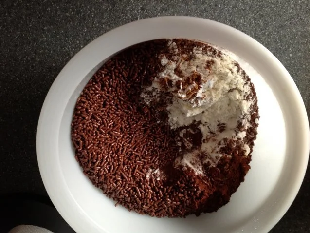 Rotweinkuchen mit Extra "Muggi-Art" - Rezept - Bild Nr. 3