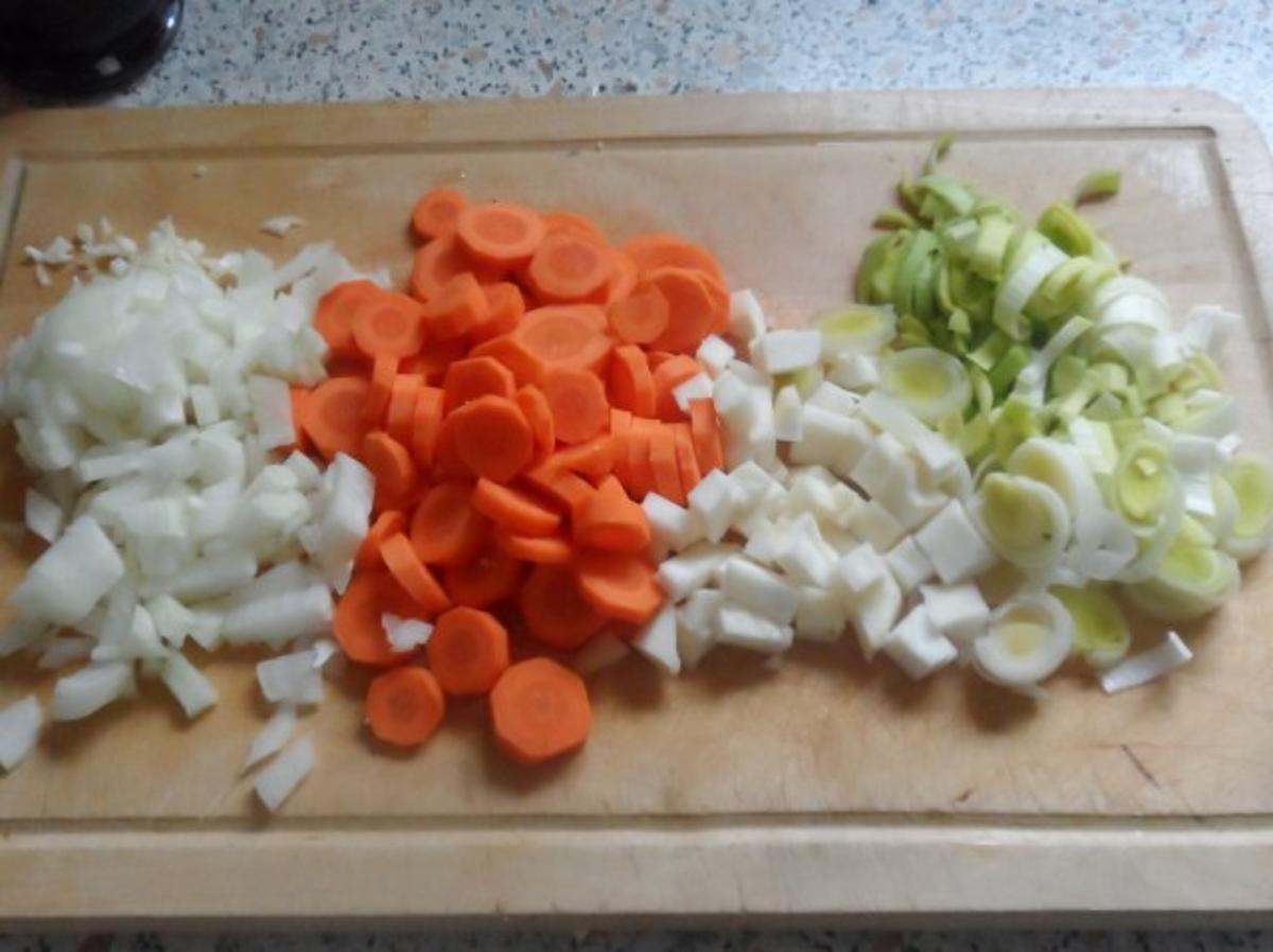 Suppen: Pikante Blumenkohl-Creme-Suppe mit Karotten und Cabanossi - Rezept - Bild Nr. 3