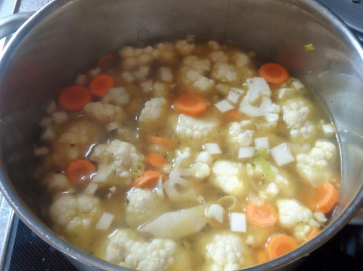 Suppen: Pikante Blumenkohl-Creme-Suppe mit Karotten und Cabanossi - Rezept - Bild Nr. 6