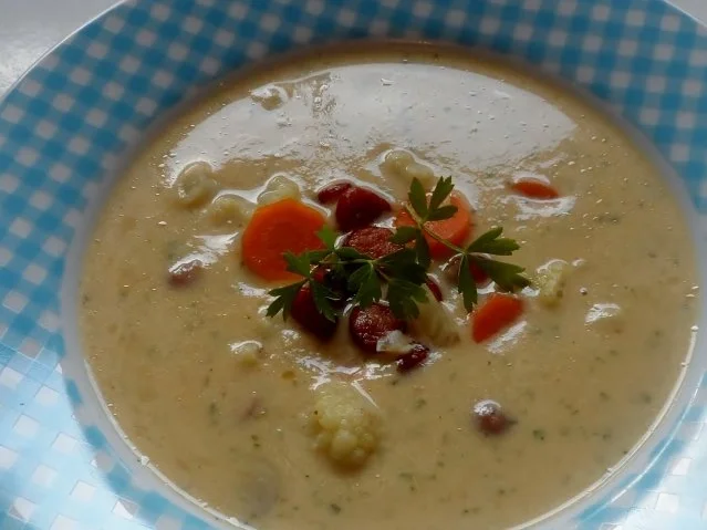 Suppen: Pikante Blumenkohl-Creme-Suppe mit Karotten und Cabanossi - Rezept - Bild Nr. 9