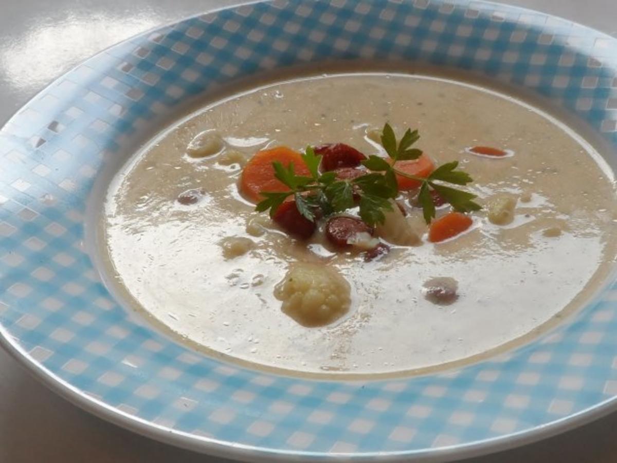 Bilder für Suppen: Pikante Blumenkohl-Creme-Suppe mit Karotten und Cabanossi - Rezept