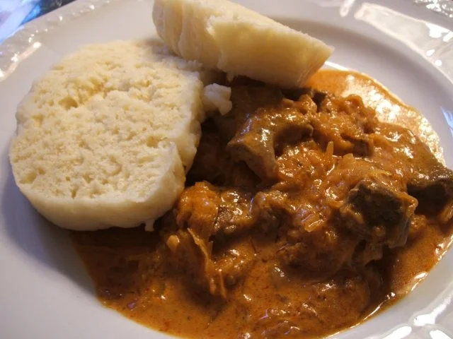 Fleisch: Szegediner Gulasch mit Böhmischen Knödeln - Rezept