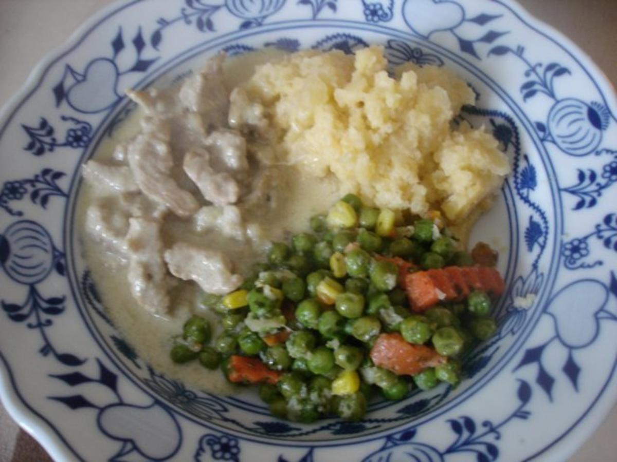 Kalbsgeschnetzeltes mit Steckrübenstampf und Buttergemüse - Rezept ...