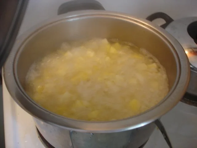 Rezept: Kalbsgeschnetzeltes mit Steckrübenstampf und Buttergemüse Bild Nr. 11 Kalbsgeschnetzeltes mit Steckrübenstampf und Buttergemüse - Rezept - Bild Nr. 11