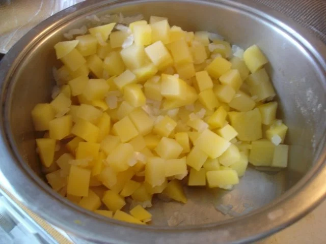 Rezept: Kalbsgeschnetzeltes mit Steckrübenstampf und Buttergemüse Bild Nr. 12 Kalbsgeschnetzeltes mit Steckrübenstampf und Buttergemüse - Rezept - Bild Nr. 12