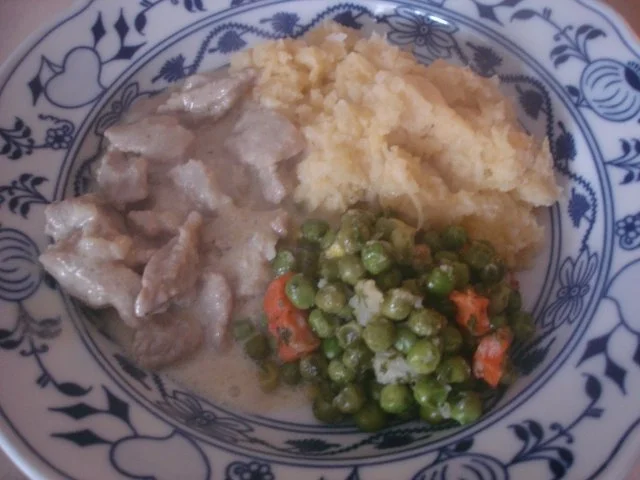 Rezept: Kalbsgeschnetzeltes mit Steckrübenstampf und Buttergemüse Bild Nr. 16 Kalbsgeschnetzeltes mit Steckrübenstampf und Buttergemüse - Rezept - Bild Nr. 16