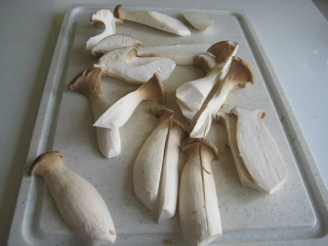 Omelett mit Kräuterseitlingen und Bergkäse (Pfannkuchen) - Rezept - Bild Nr. 6