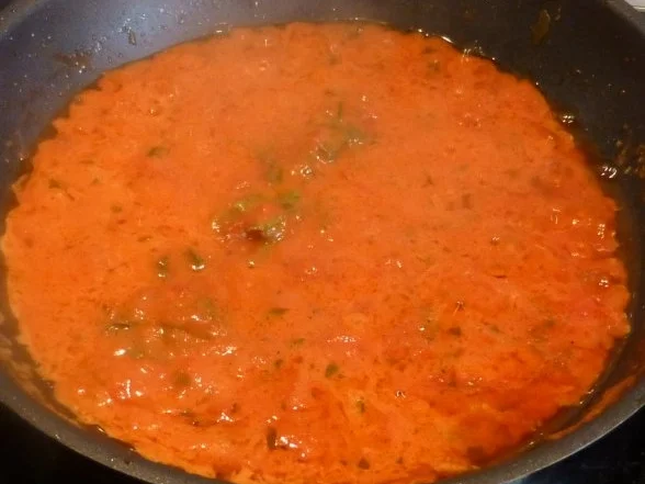 Auflauf von Auberginenpiccata mit Tomatensauce und Pesto - Rezept - Bild Nr. 3