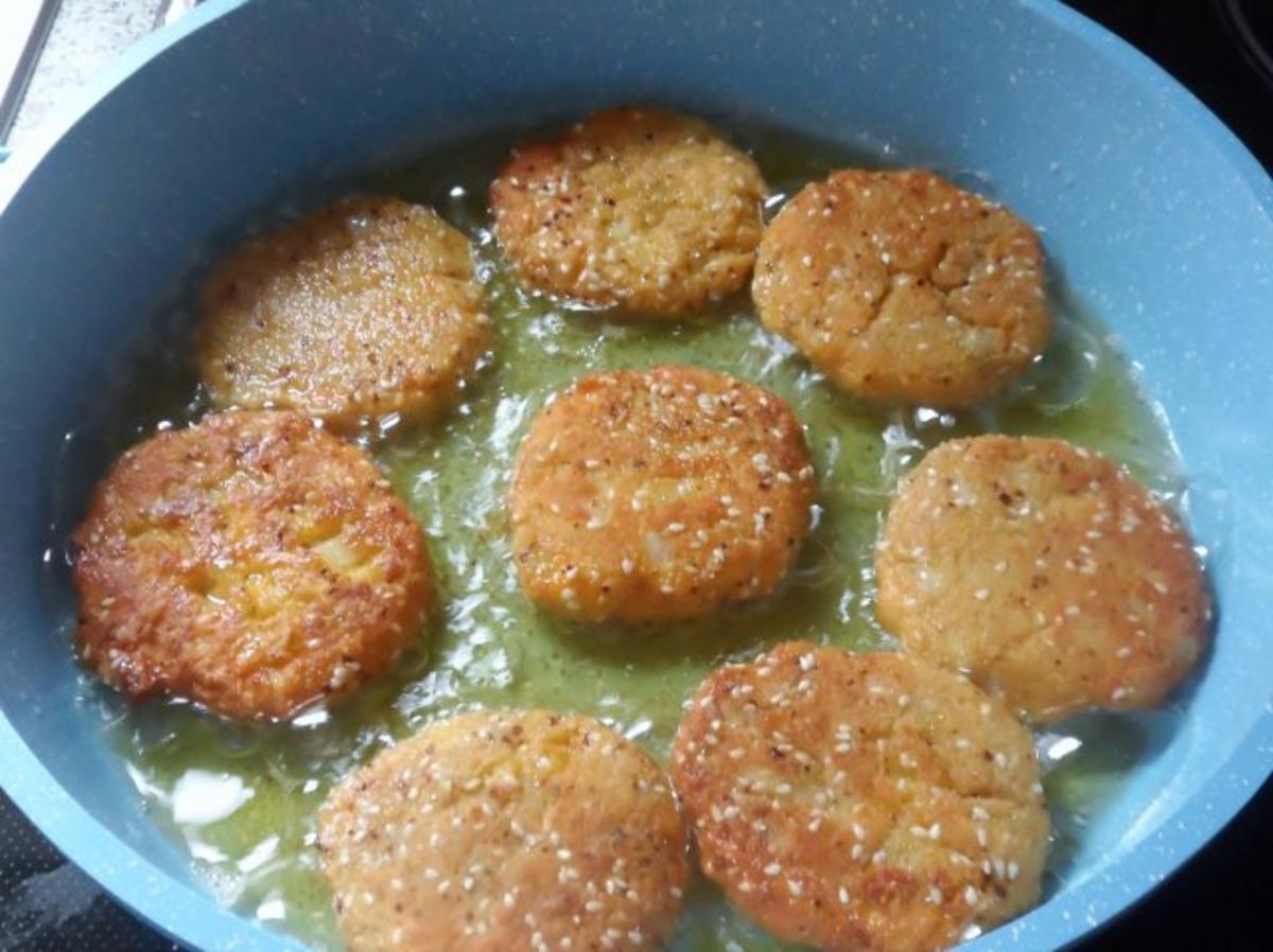 Kartoffel-Parmesan-Plätzchen mit feurigem Paprika-Tomaten-Dip - Rezept - Bild Nr. 13