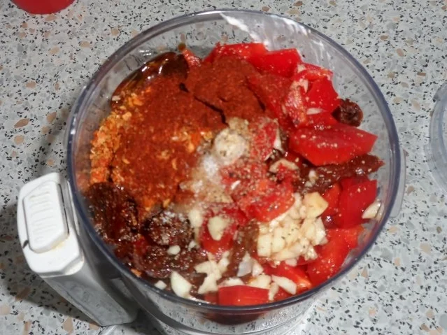 Kartoffel-Parmesan-Plätzchen mit feurigem Paprika-Tomaten-Dip - Rezept - Bild Nr. 3