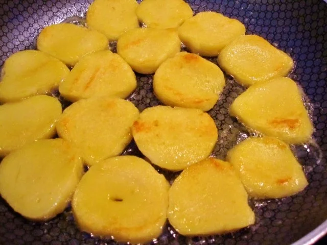 "Bratklößel" von übrig gebliebenen schlesischen Klößen ... - Rezept - Bild Nr. 4