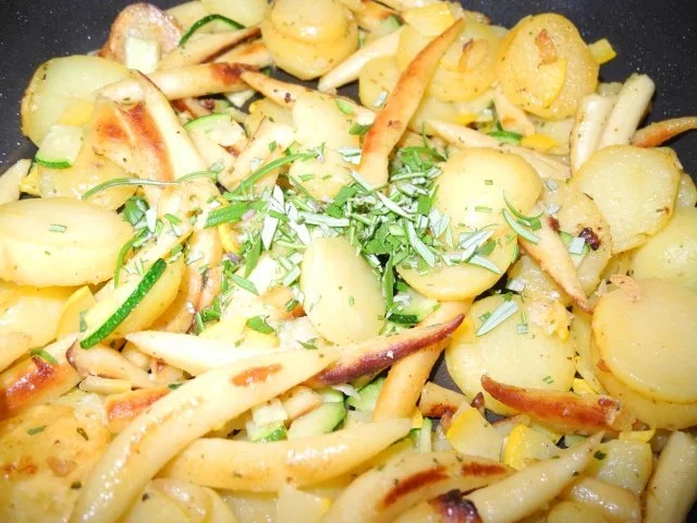 Schwein : Gyros mit Tzatziki an Kartoffel-Schupfnudel-Pfanne - Rezept - Bild Nr. 7