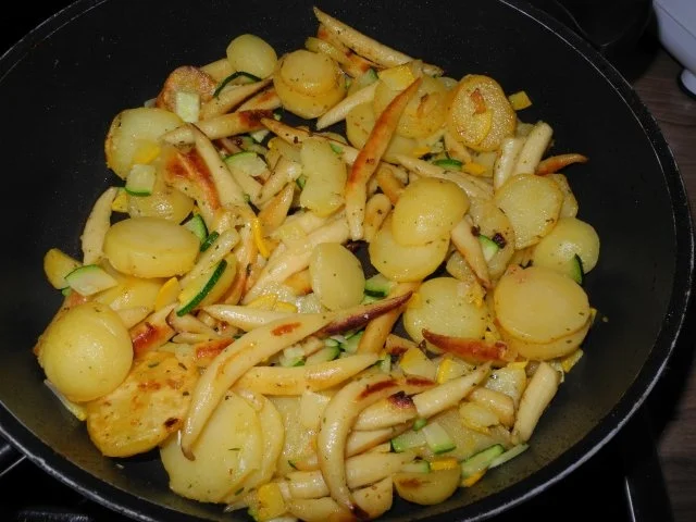 Schwein : Gyros mit Tzatziki an Kartoffel-Schupfnudel-Pfanne - Rezept - Bild Nr. 9