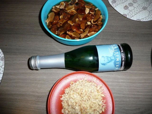 Kartoffel - Sellerie - Suppe mit Steinpilzen, Crandbeeries, Walnüsse + Coutons ! - Rezept - Bild Nr. 3