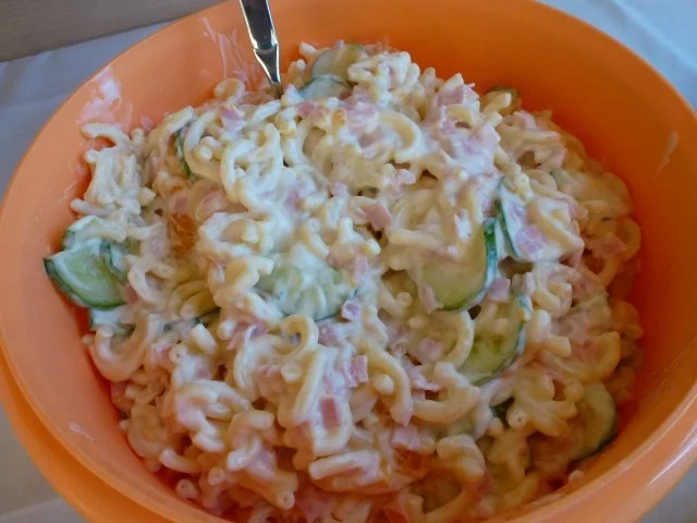 Rezept: Marinierte Fleischspieße zu cremigem Nudelsalat Bild Nr. 2 Marinierte Fleischspieße zu cremigem Nudelsalat - Rezept - Bild Nr. 2