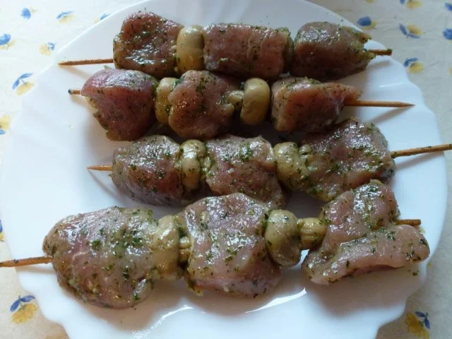 Rezept: Marinierte Fleischspieße zu cremigem Nudelsalat Bild Nr. 3 Marinierte Fleischspieße zu cremigem Nudelsalat - Rezept - Bild Nr. 3