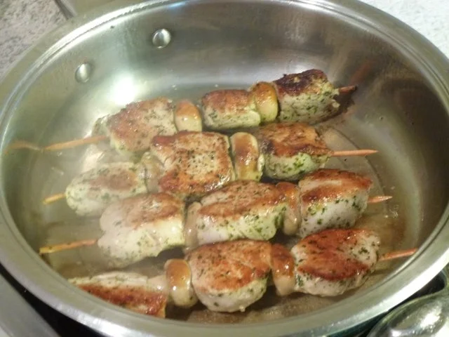 Rezept: Marinierte Fleischspieße zu cremigem Nudelsalat Bild Nr. 5 Marinierte Fleischspieße zu cremigem Nudelsalat - Rezept - Bild Nr. 5