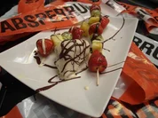 "Der Beginn einer wunderbaren Freundschaft" - Fruchtspieße mit weißer & dunkler Kuvertüre - Rezept