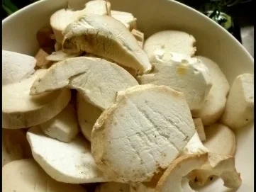 Steinpilz-Kartoffel-Süppchen mit Steinpilzbällchen - Rezept - Bild Nr. 3