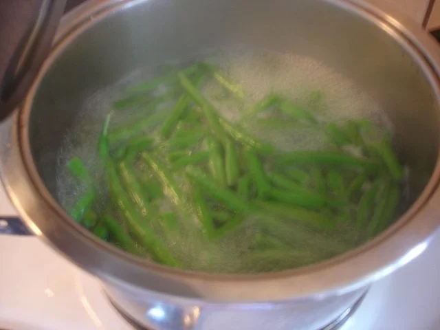 Riesen Wiesn-Schnitzel mit grünen Bohnen und Kohlrabi-Kartoffelstampf - Rezept - Bild Nr. 6