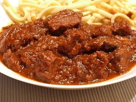 Gulasch Wie von oma PS: Das rezept ist von meiner uroma - Rezept