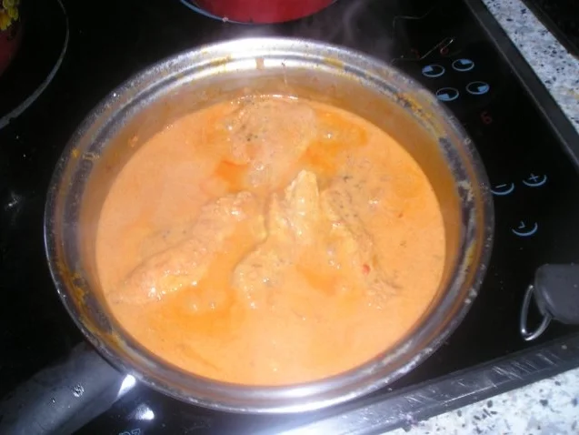 Hähnchenfilets in einer pikanten Tomaten-Paprika Rahmsauce - Rezept - Bild Nr. 3